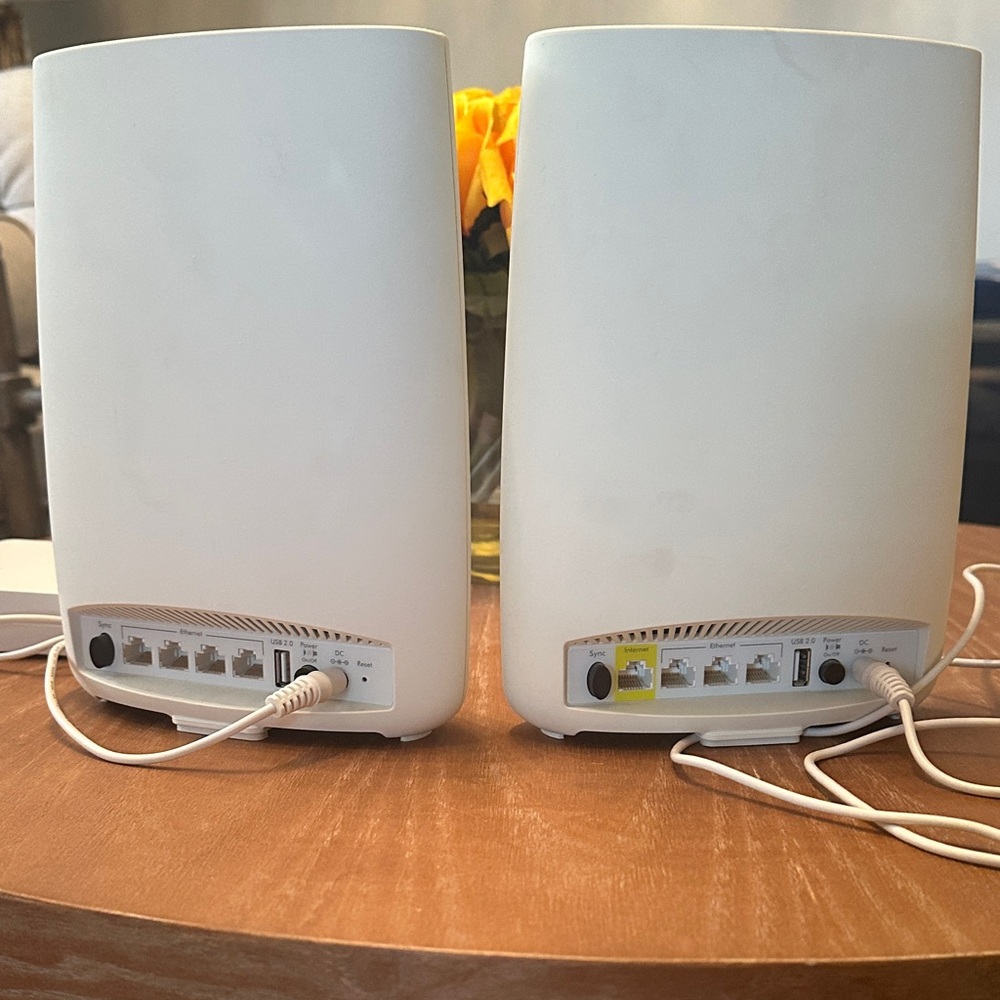 White Wireless Router - Picture 3 of 4